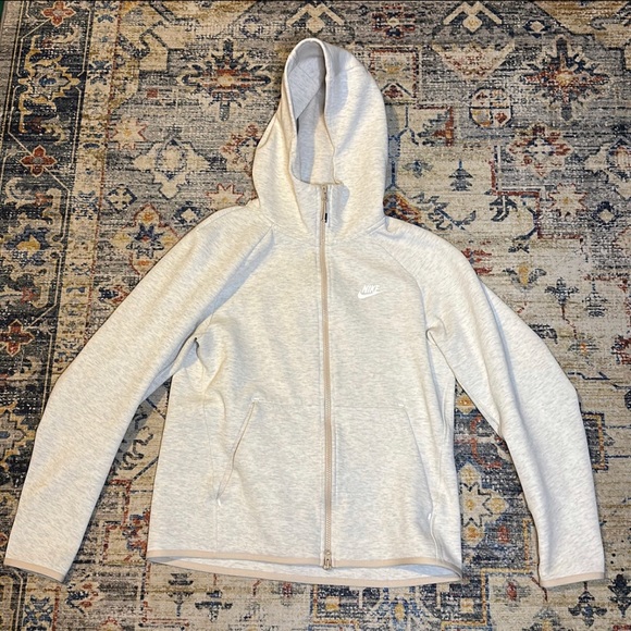 nike tech - Picture 8 of 10